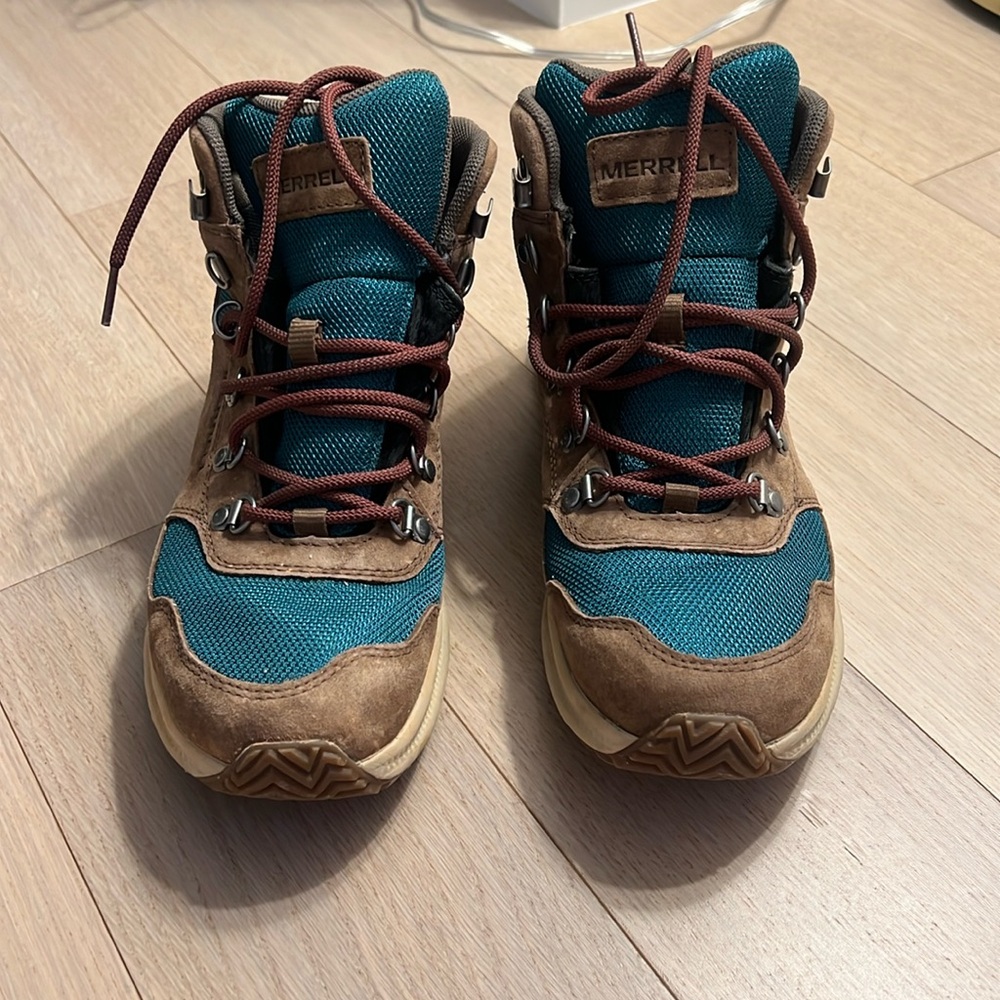 Like new Merrill hiking boots!